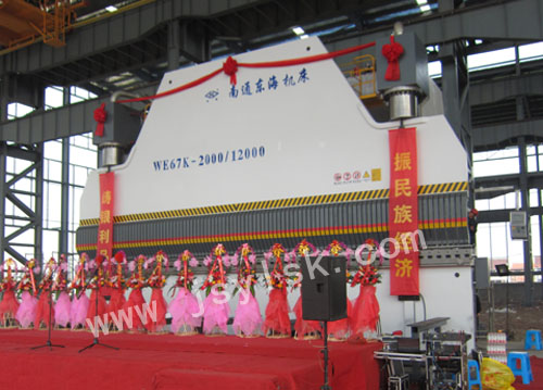 WE67K-2000/12000大(dà)型折彎機