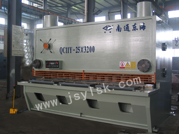 QC11Y-25*3200液壓閘(zha)式剪闆(pǎn)機