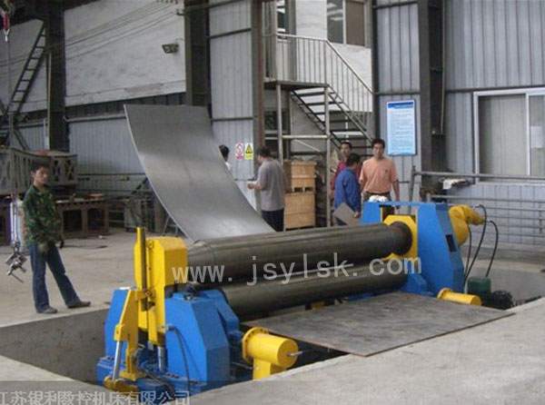 水平(ping)下調式卷闆(pan)機