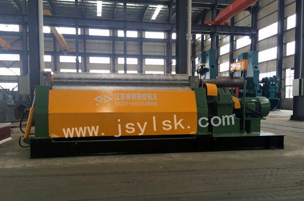 機械(xie)三輥對稱卷闆機(jī)