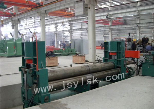 液壓三(sān)輥對稱式(shi)卷闆機