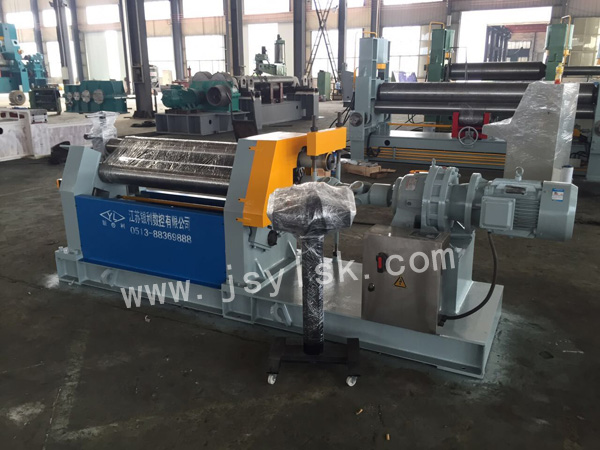 機(ji)械三輥非對稱(chēng)式卷闆機