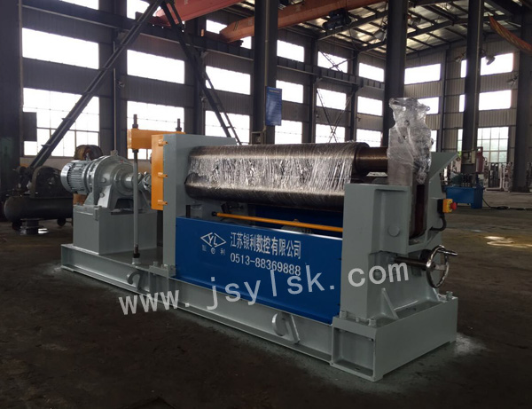 機(jī)械三輥(gun)非對稱(cheng)式卷闆(pan)機