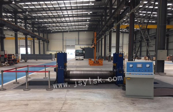 中小(xiao)型上輥萬能式(shi)卷闆機