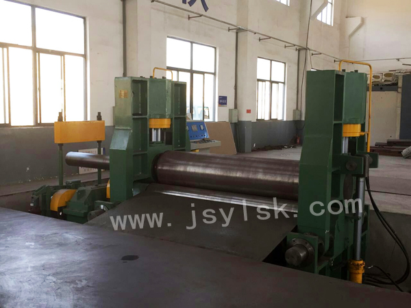 中小(xiao)型上輥萬能式(shì)卷闆機