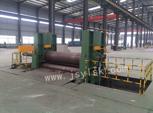 中(zhōng)小型上輥萬(wàn)能式卷闆機(jī)