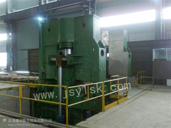 大型上(shàng)輥萬能(neng)式卷闆(pǎn)機