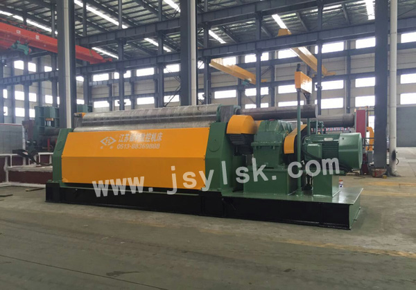 機械(xie)三輥對稱式卷闆(pan)機