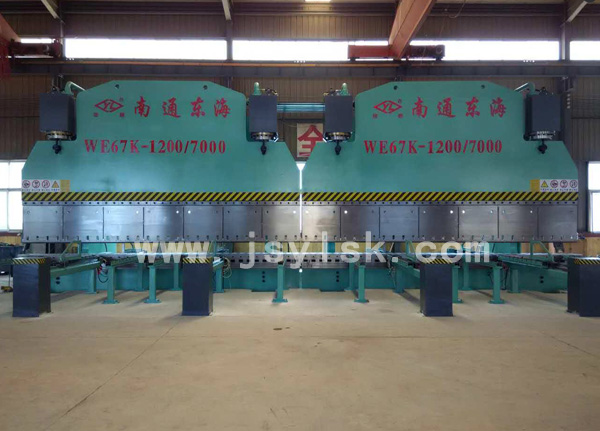 WC67Y/E系(xi)列雙機(jī)聯動折(she)彎機