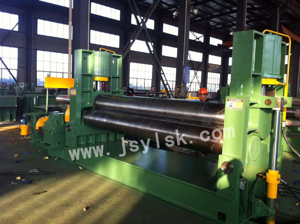 液壓三(san)輥對稱(cheng)式卷闆(pǎn)機