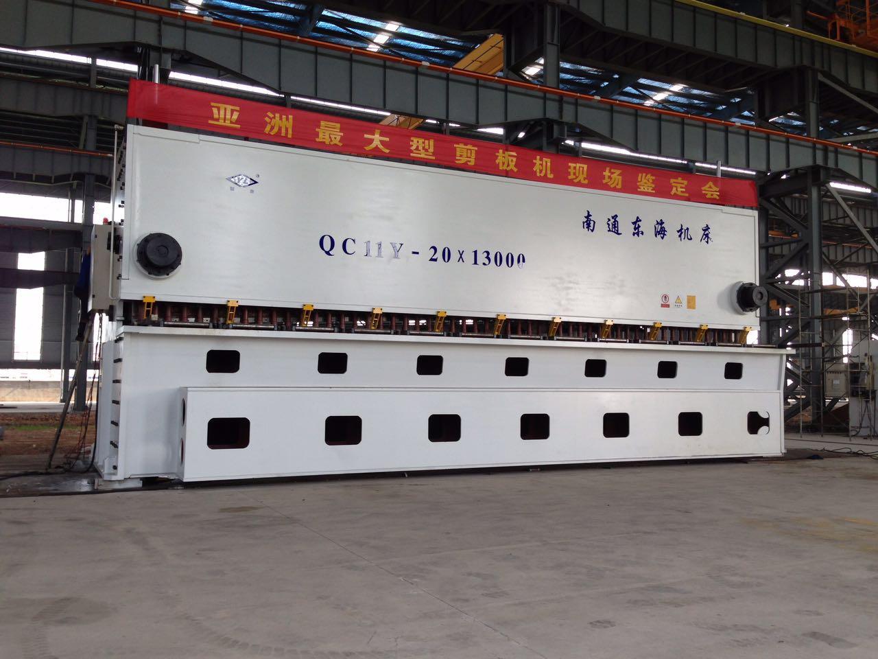 大型剪(jian)闆機