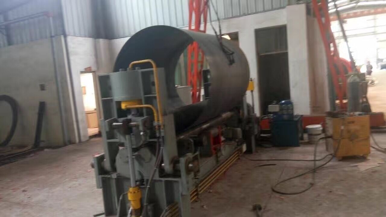 卷(juan)闆機安(ān)裝調試(shi)