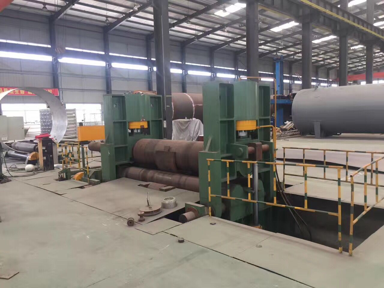 大型上輥萬(wàn)能式卷闆機