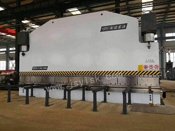 WE67K-1200/9000大(da)型折彎(wān)機