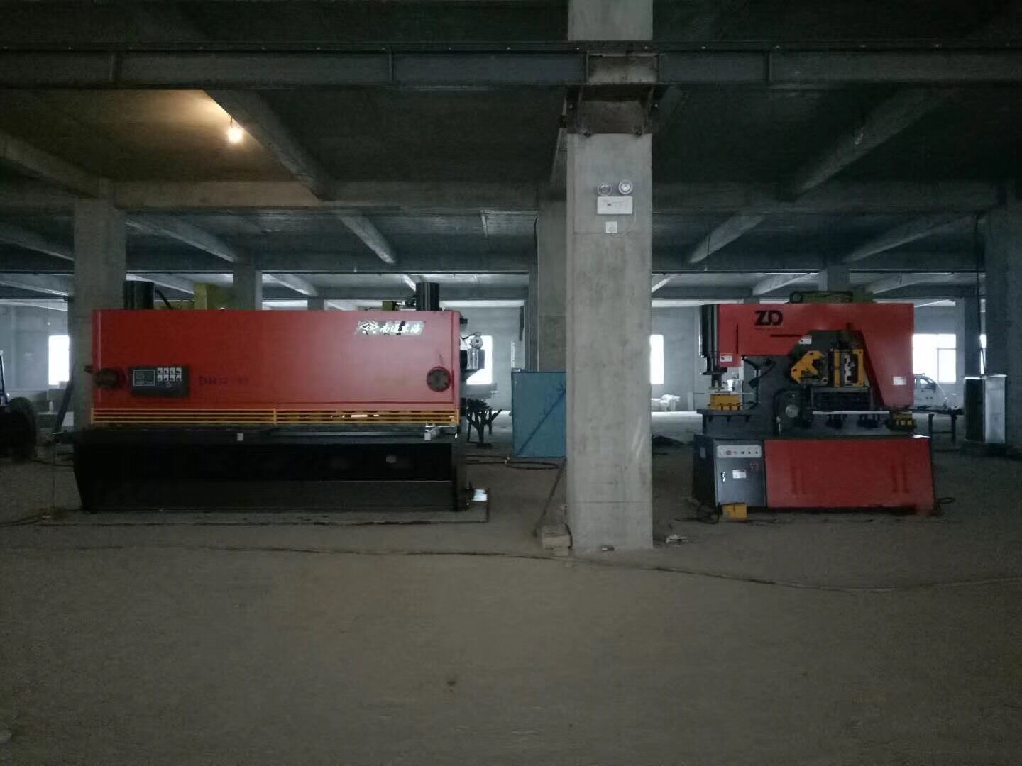 東海剪闆(pǎn)機沖床