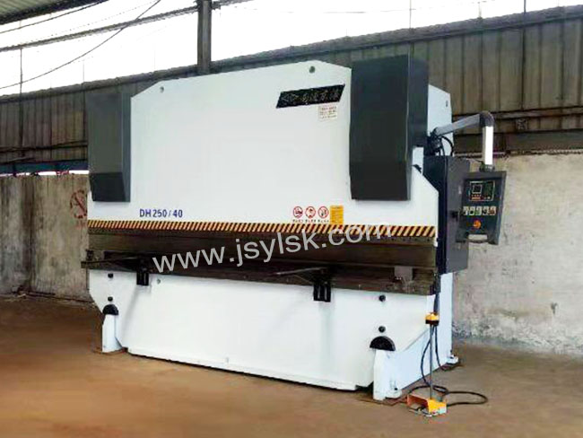 WC67Y-40/2000液壓(yā)折彎機(jī)