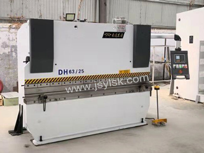 WC67Y-63/2500液(yè)壓折彎(wān)機