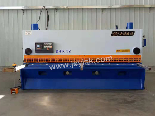 QC11Y-6*3200液(ye)壓剪闆機(jī)