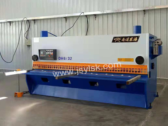 QC11Y-6*3200液(yè)壓剪闆機(ji)