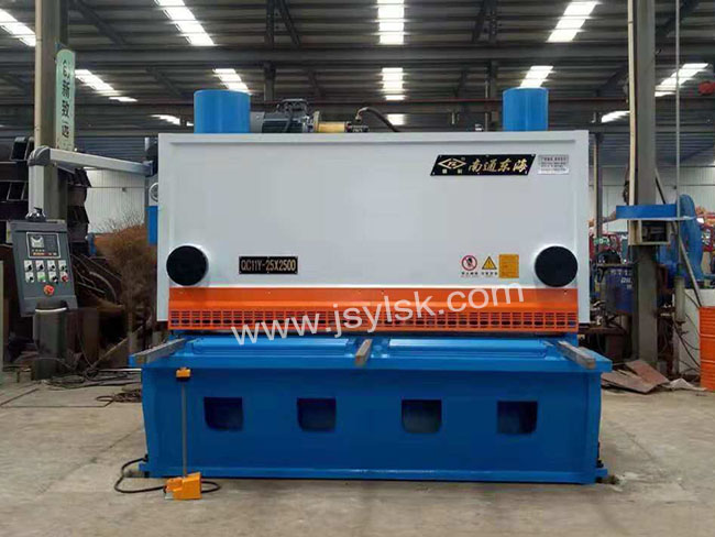 QC11Y-25*2500液壓(ya)剪闆機