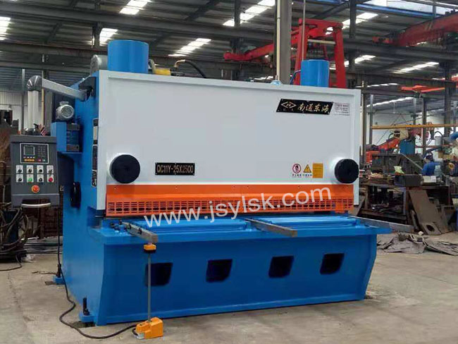 QC11Y-25*2500液(ye)壓剪闆機